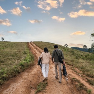 young asian couple carrying chair and cloth walkin 2025 03 26 01 35 28 utc Custom